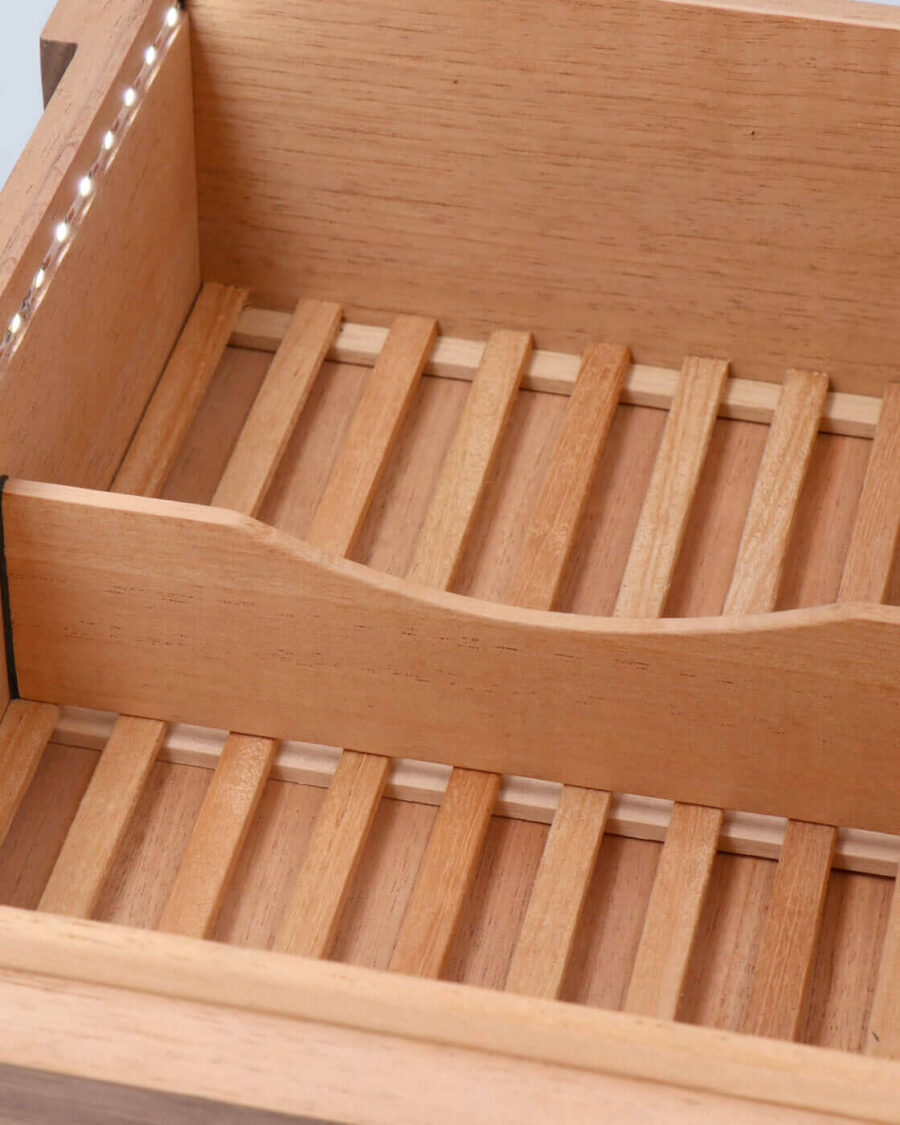 xikar-humidor-walnut-limited-edition-inside_ohne-rand