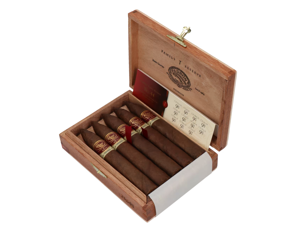 Padron Family Reserve No. 44 Maduro Belicoso – Bild 4