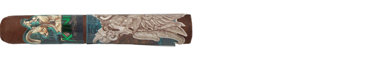 Die Oscar Valladares Kinich Robusto ist eine Hommage an K'inich Yax K'uk' Mo', den ersten König der Maya-Stadt Copán. Mit dieser exklusiv für den europäischen Markt entwickelten Serie verbindet Oscar Valladares die Geschichte und Kultur seiner honduranischen Heimat mit moderner Zigarrenkunst.
